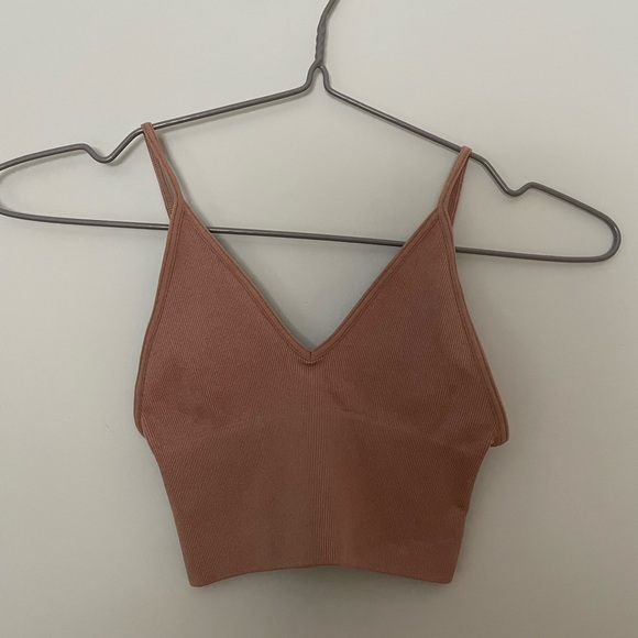 Aritzia Toni Seamless Tank - Picture 4 of 5